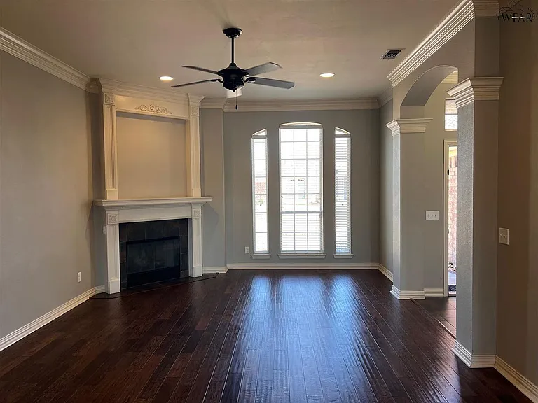 4928 Spring Hill Dr — Photo 4