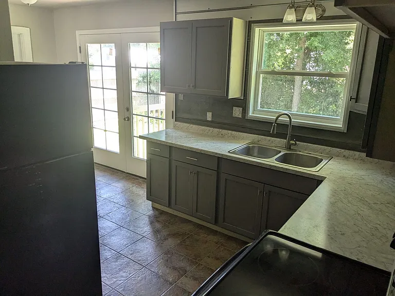 2517 Goliad St — Photo 4
