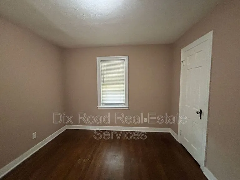 2827 Oxford Ave — Photo 18