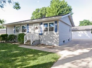 4915 Kesler Rd NW, Cedar Rapids, IA 52405
