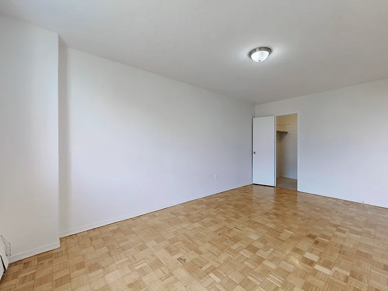 601 Finch Ave W — Photo 12