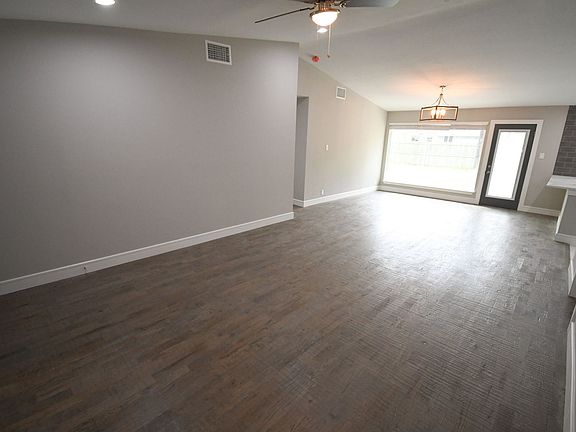 5th image of 1114 W Northgate Dr