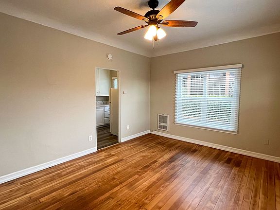 3rd image of 2314 4th Ave #25