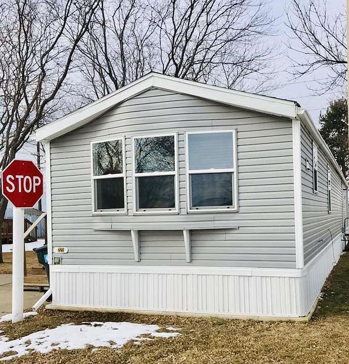 1st image of 104 8th St #221