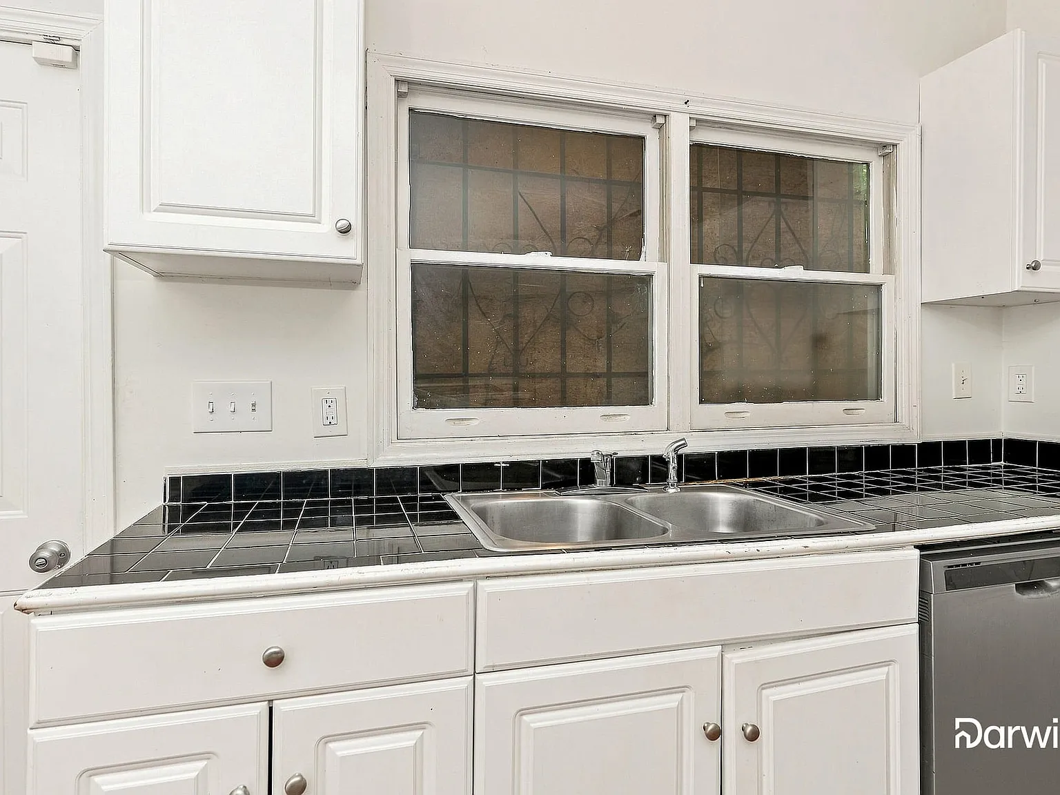4 bed, 3.0 bath, 1280 sqft, $2,100 — Photo 3