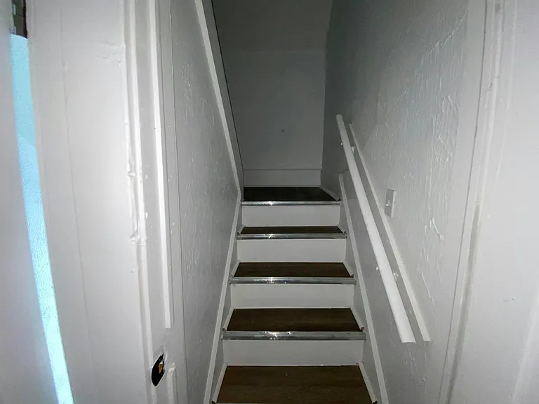 712 Roselle Ave #B — Photo 9