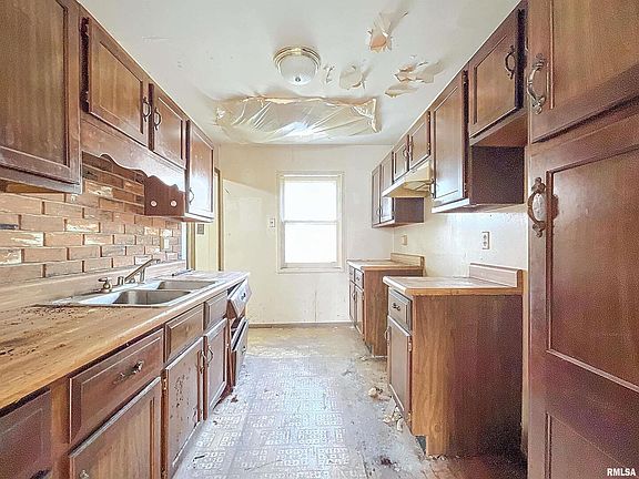 5th image of 6908 N Pine St