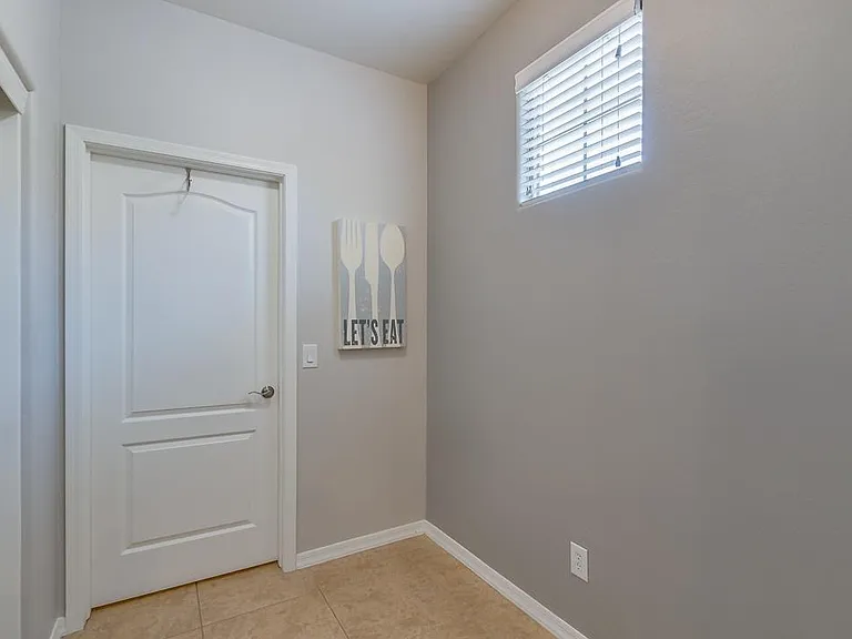 3487 E Windsor Dr — Photo 28