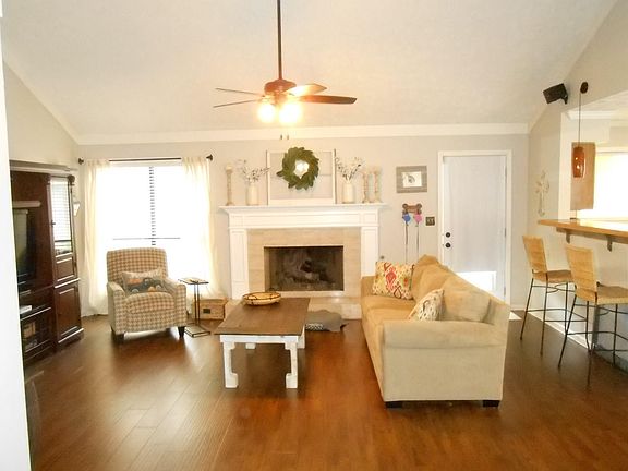 2nd image of 4157 Johnstown Dr