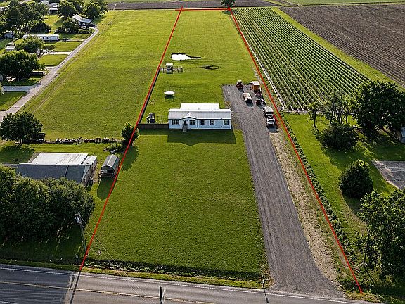 2nd image of 207 Coteau Holmes Rd