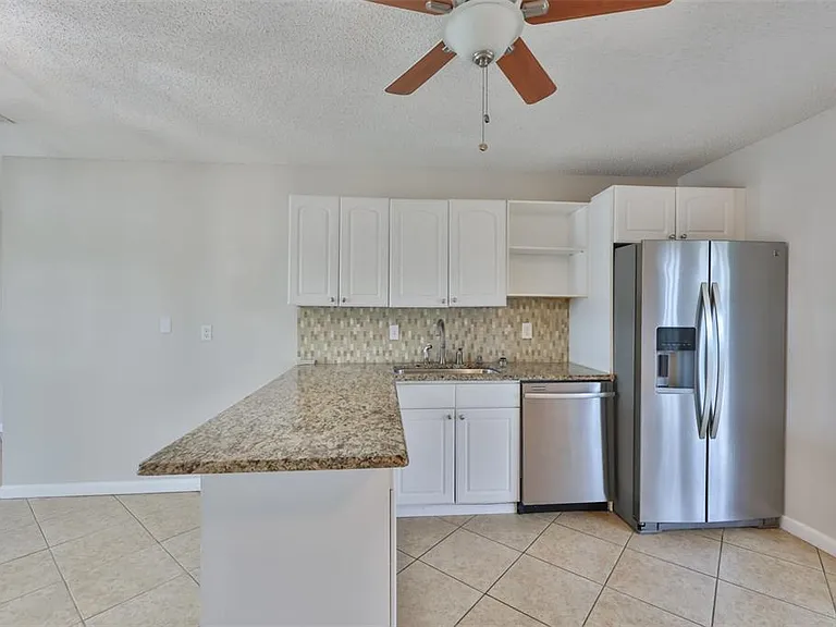 207 Islip Way — Photo 5