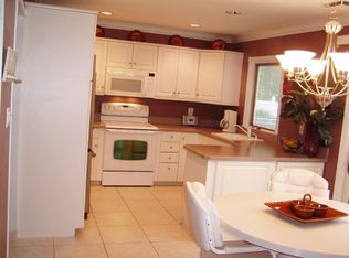 2 Barker Ct, Stony Brook, NY 11790