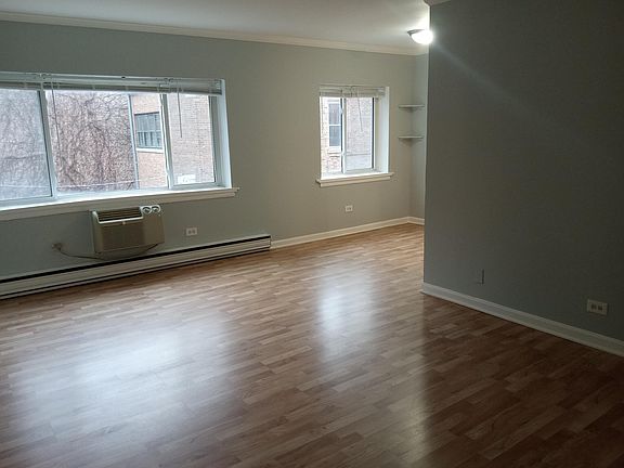 3rd image of 3825 N Pine Grove Ave #3222
