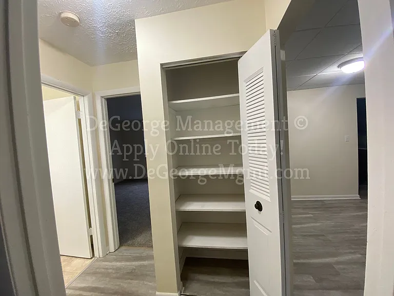 Parkway Apartments — Photo 12