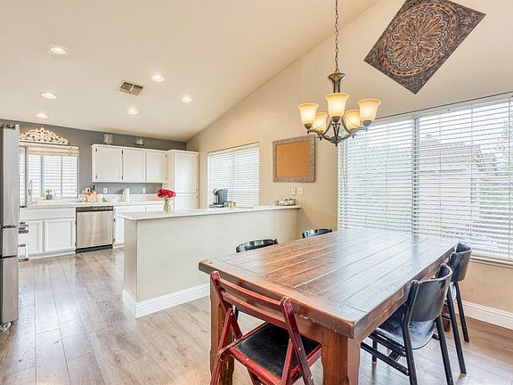 2nd image of 415 Verbena Ct