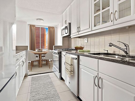 2nd image of 470 2nd Ave APT 18F