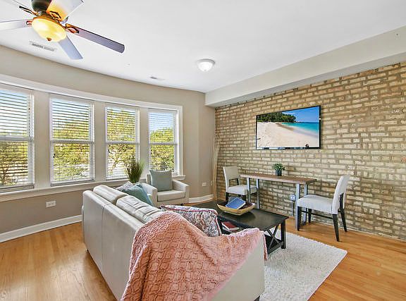 3rd image of 5253 N Rockwell St APT 3
