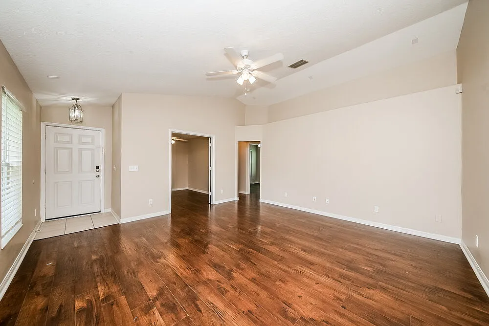 3 bed, 2.0 bath, 1411 sqft, $2,445 — Photo 3