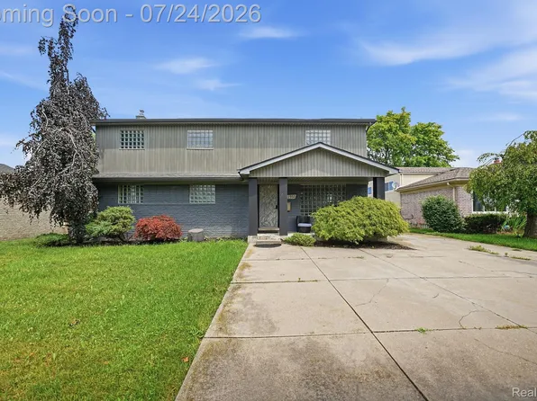 11957 Canterbury Dr, Sterling Heights, MI 48312
