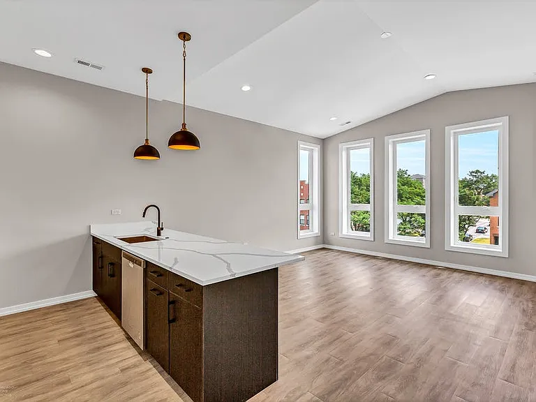 4906 S Saint Lawrence Ave #3 — Photo 5