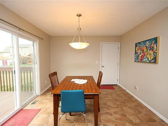 5th image of 10519 Stonebridge Dr