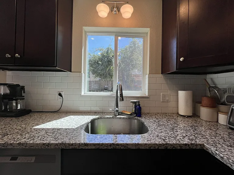 6640 NE Roselawn St — Photo 11