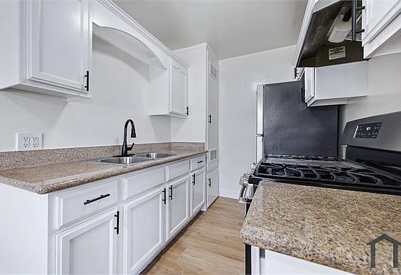 5th image of 727 W 81st St #7