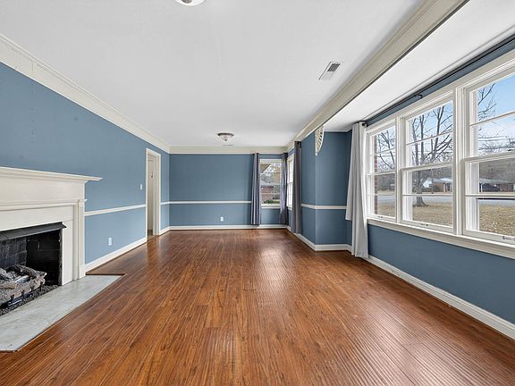 3rd image of 610 6th Ave NE