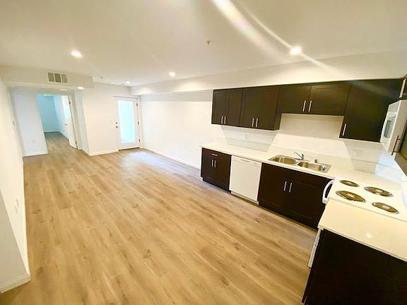 5th image of 17361 Roscoe Blvd #108