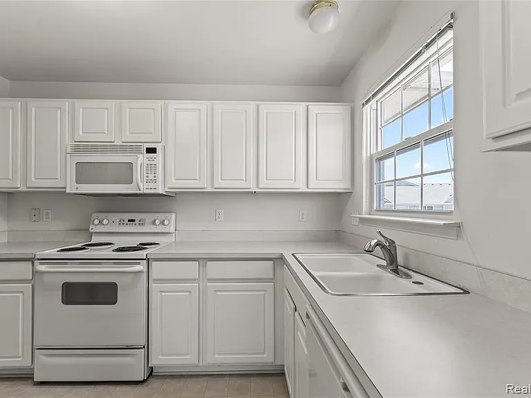 1861 Flagstone Cir — Photo 11