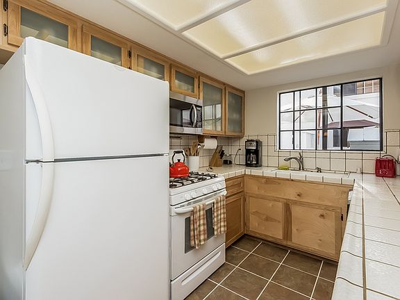 3rd image of 1956 Plaza Del Amo APT B