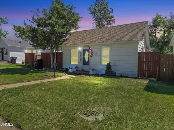 618 7th Ave W, Williston, ND 58801