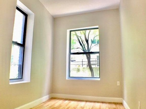 3rd image of 153 Edgecombe Ave APT C1