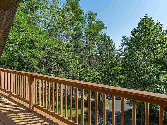 4th image of 285 Magnolia Ct
