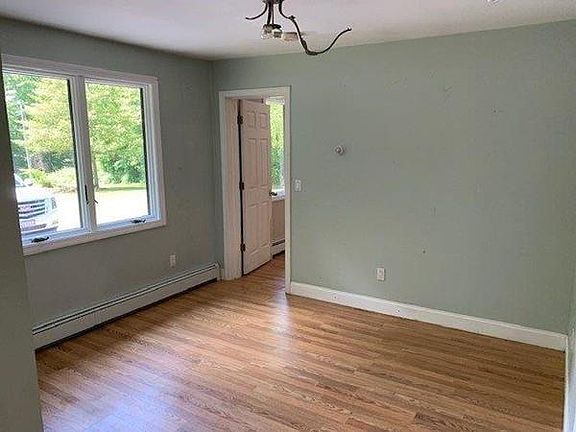 5th image of 24 Christina Dr