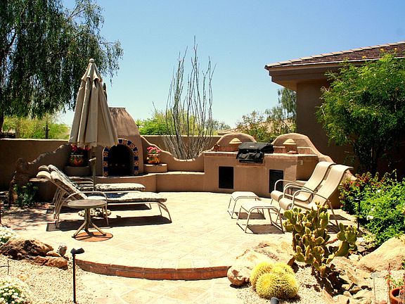 Patio Beehive & Grille