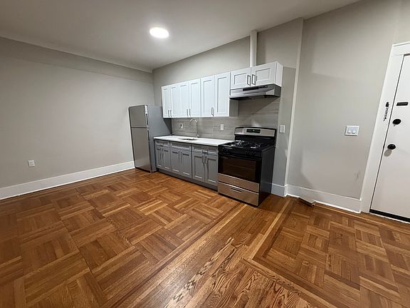 2nd image of 500-04 W 7th St #403