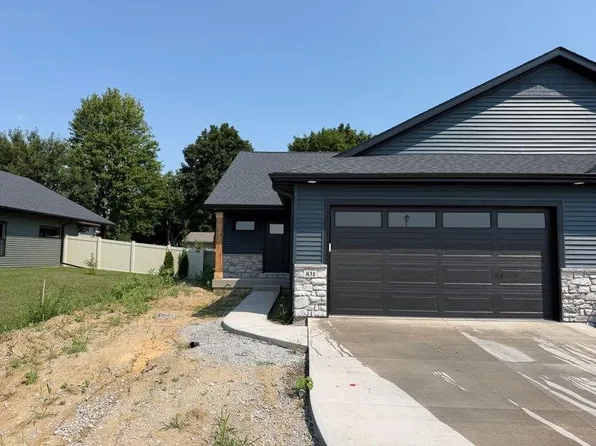 831 Prairie View Dr, West Branch, IA 52358