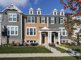 3295 Coral Ln, Glenview, IL