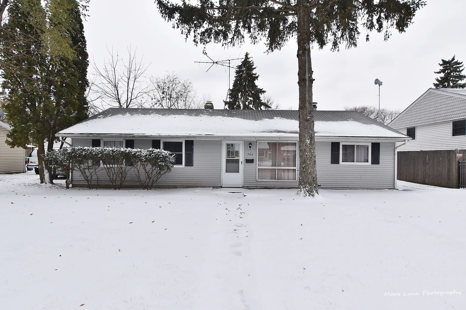700 Springbrook Dr photo 1