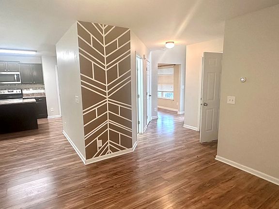 5th image of 4104 Laurel Creek Dr