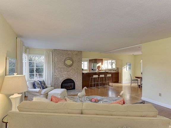 5th image of 442 Woodlake Dr