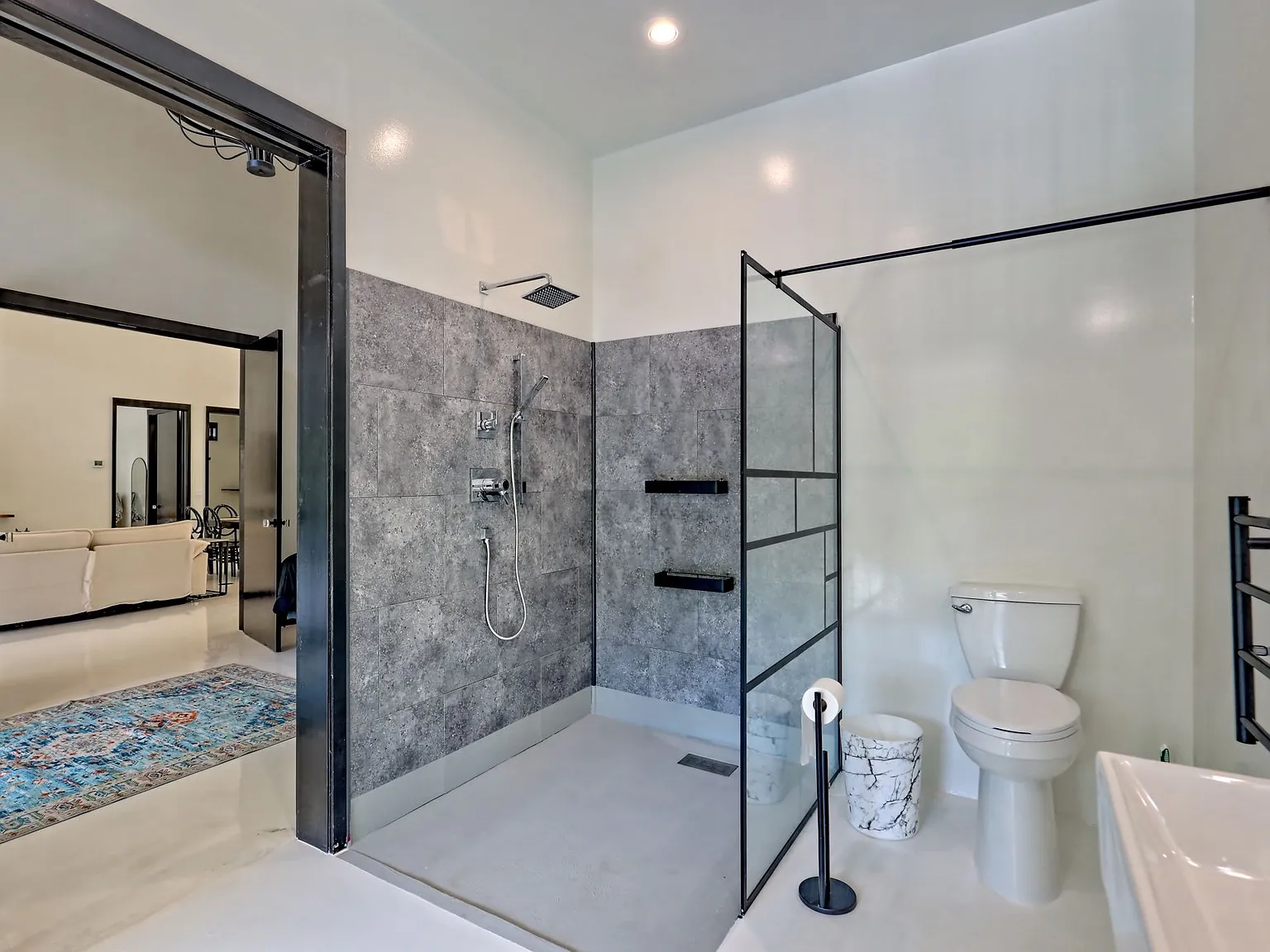 102 Cornet Ln — Photo 4
