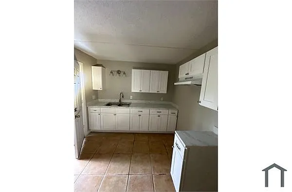 Building Photo - 2851 Sophia St #3