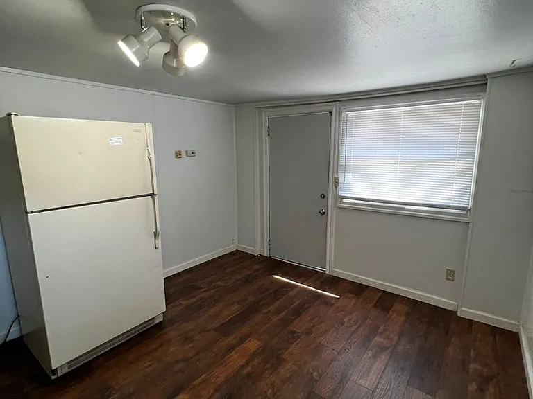 1105 Cook Ave — Photo 3