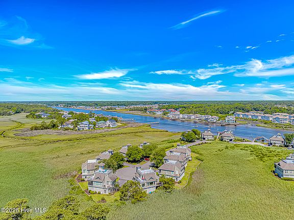 2nd image of 1668 Harbor Drive