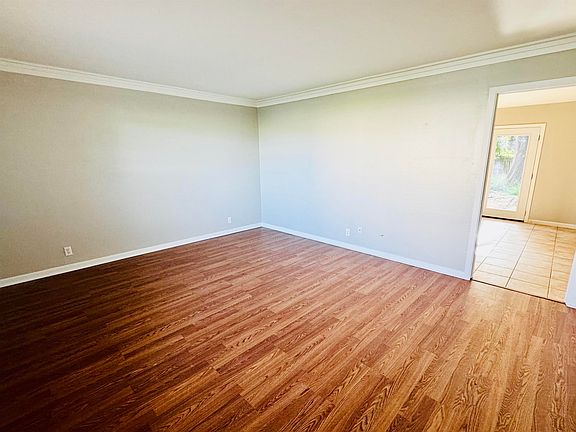 4th image of 365 Eldridge Dr