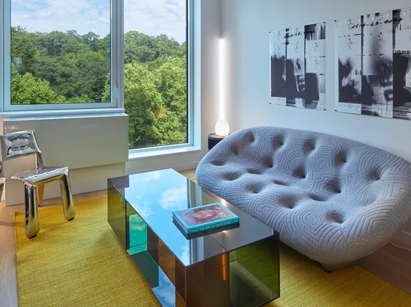 4650 Broadway image 2 of 22