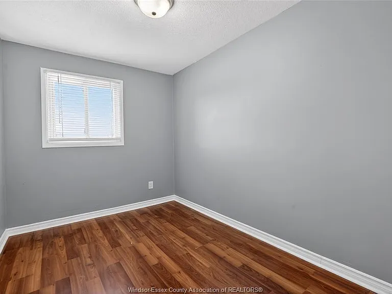 6298 Thornberry Cres — Photo 20