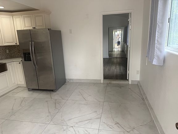 3rd image of 4044 N Cordoba Ave